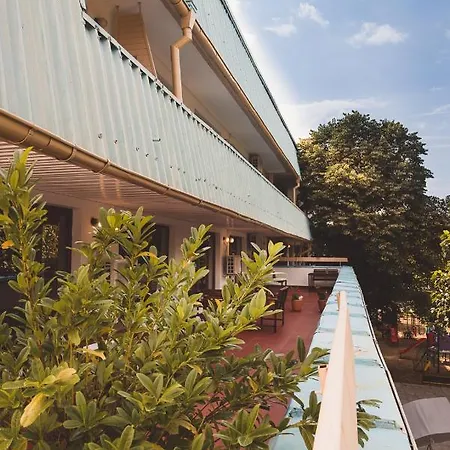 Amadina Garden 酒店 洛泽内茨