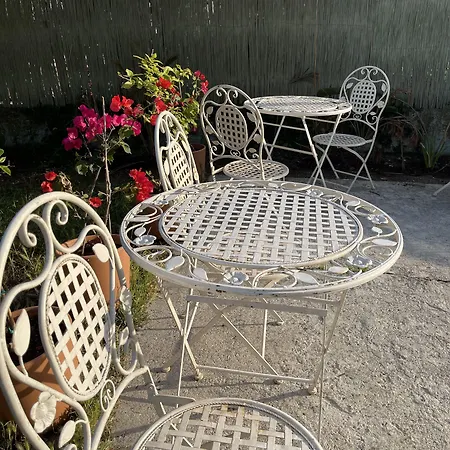 Amadina Garden Готель Лозенець