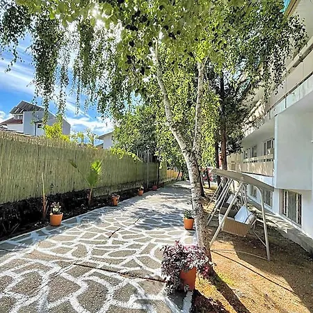 Amadina Garden Łozenec